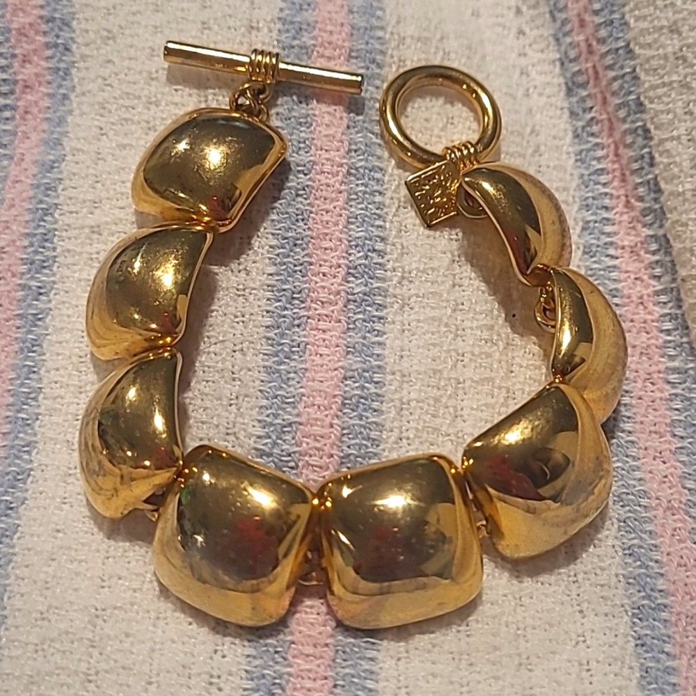Bracelet gold tone